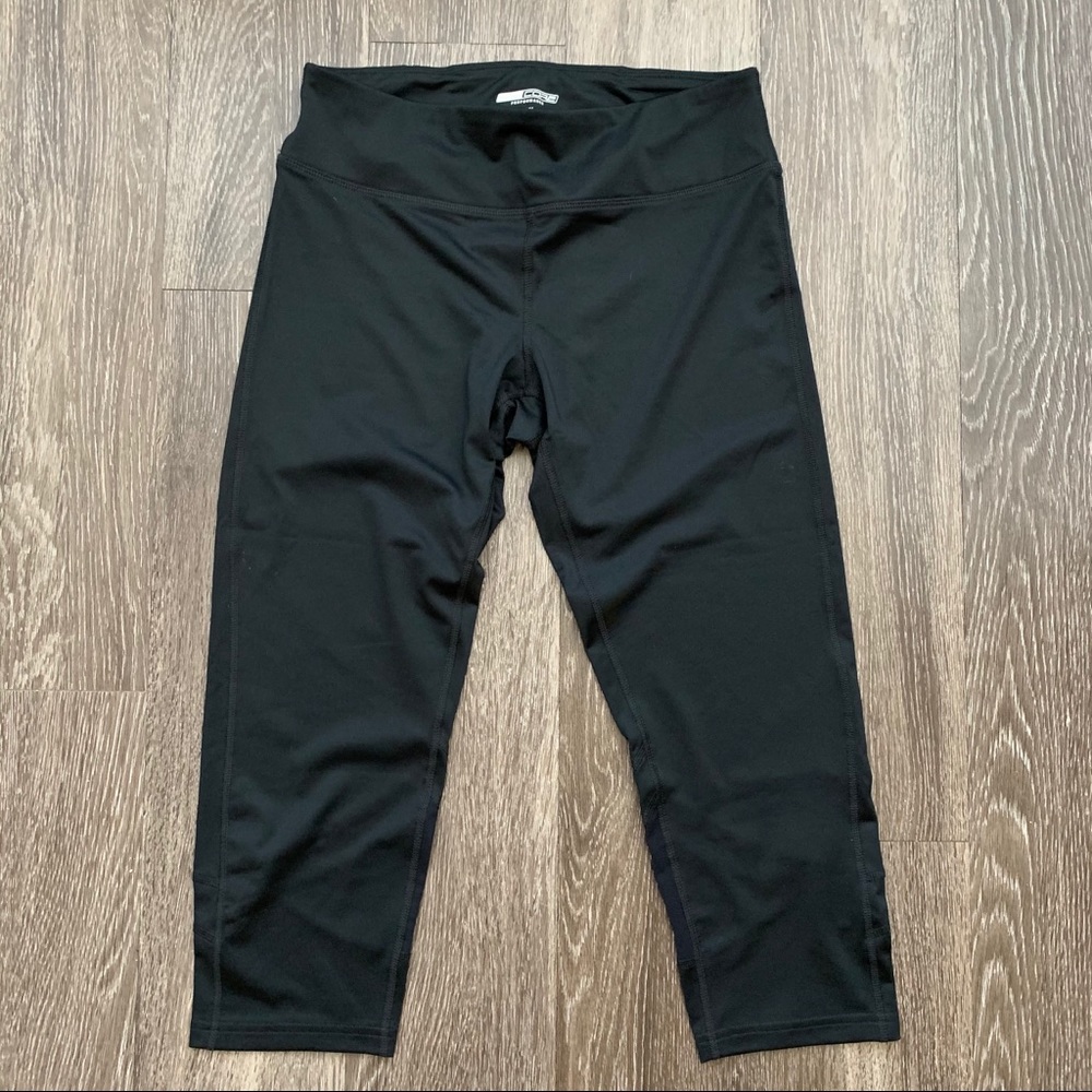 Express EXP Core Performance Crop Leggings